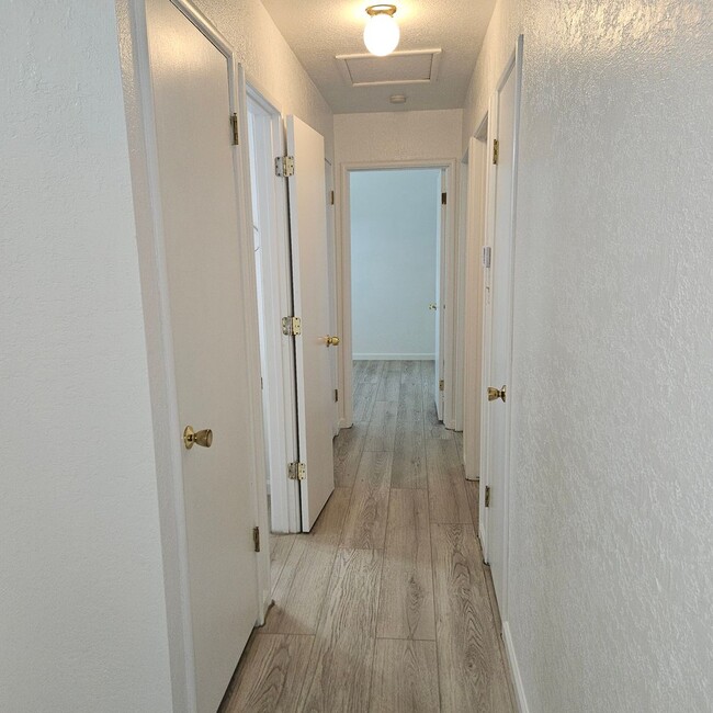 Building Photo - Charming 3 Bedroom, 2 Bath Home w/Large Ba...