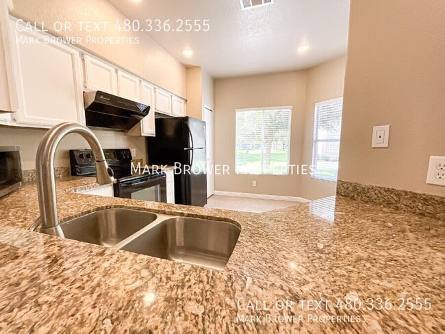 Building Photo - 500 N Roosevelt Ave