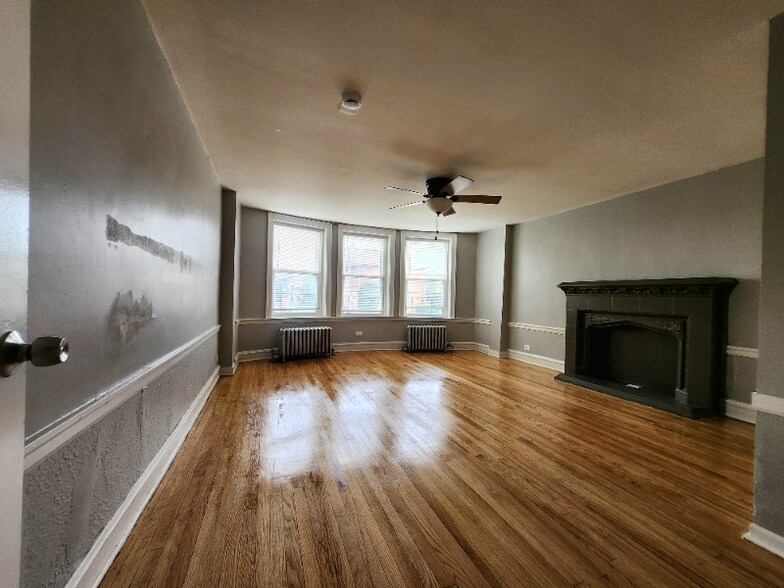 Building Photo - 1307 W 91st St