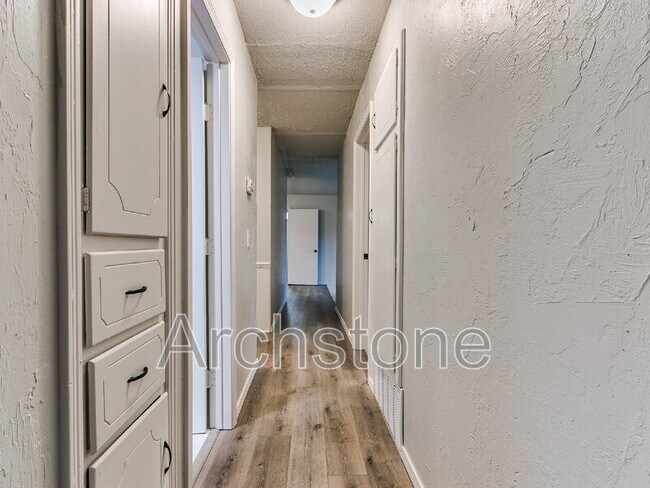 Building Photo - 401 NW 86th St