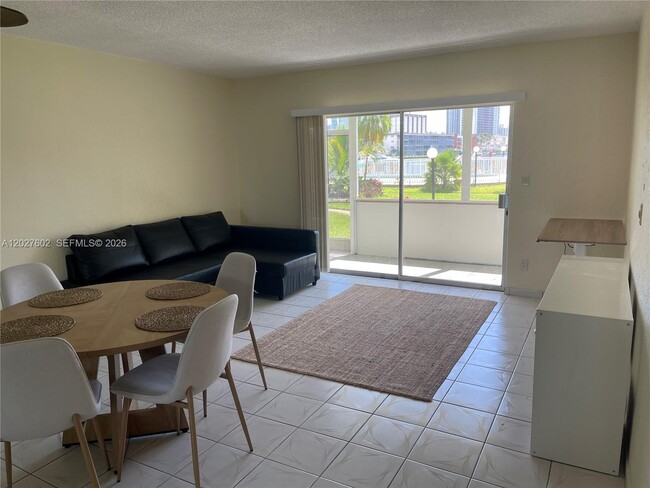 Building Photo - 450 Golden Isles Dr