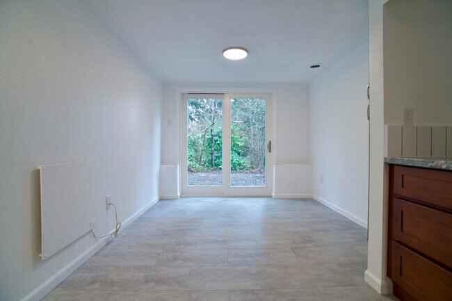 Building Photo - 809 S Summit Ave