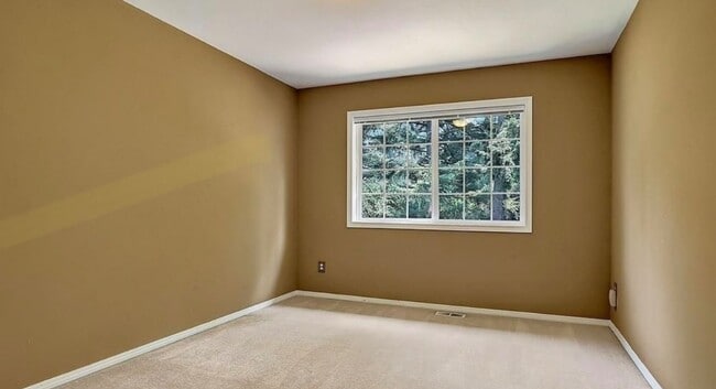 Building Photo - 4 Bedroom 3 Bath Spacious Home in Bellevue
