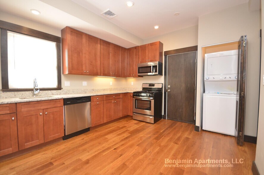 Building Photo - 46 Creighton St