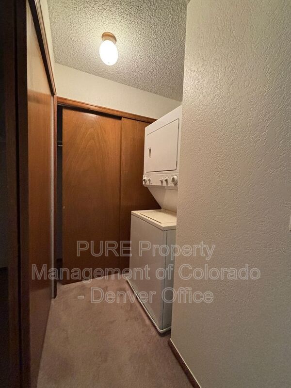 Building Photo - 965 S Miller St