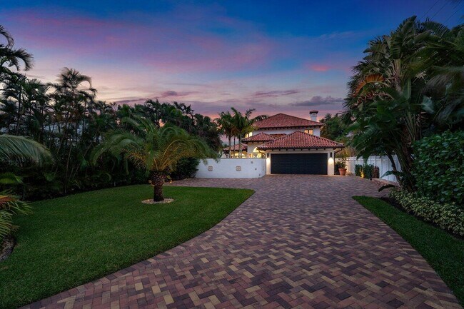 Building Photo - 1 18th Ave S