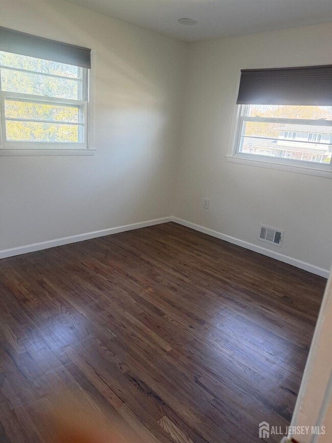 Building Photo - 13 Oakwood Dr