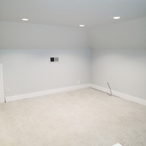 Building Photo - 531 S 36th St