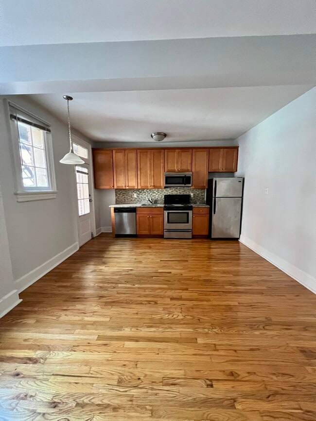 Building Photo - 1123-25-27 West Grace Street