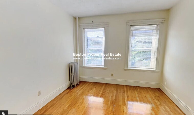 Building Photo - 102 Queensberry St