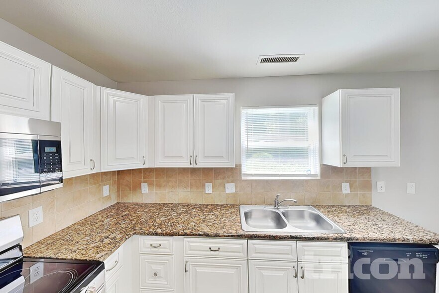 Building Photo - 2624 Stream Bank Dr