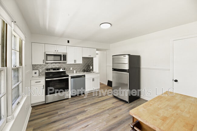 Building Photo - 135 St Maurice Ln