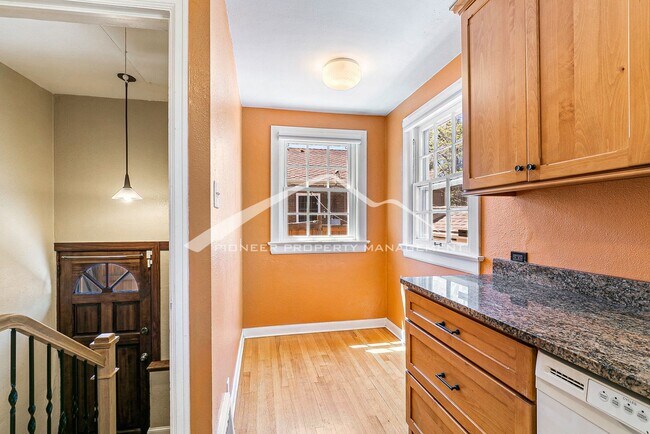 Building Photo - Beautiful Home With Central A/C and Enclosed Backyard