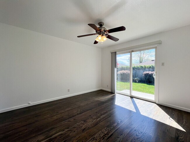 Building Photo - Beautiful Three Bedroom North Napa Home