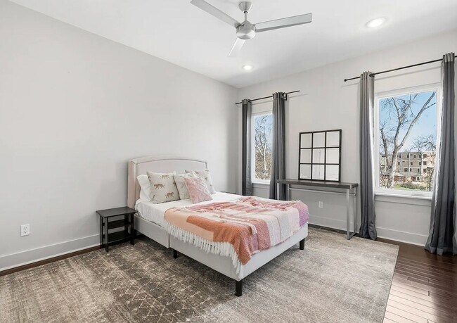 Building Photo - 1240 2nd Ave S