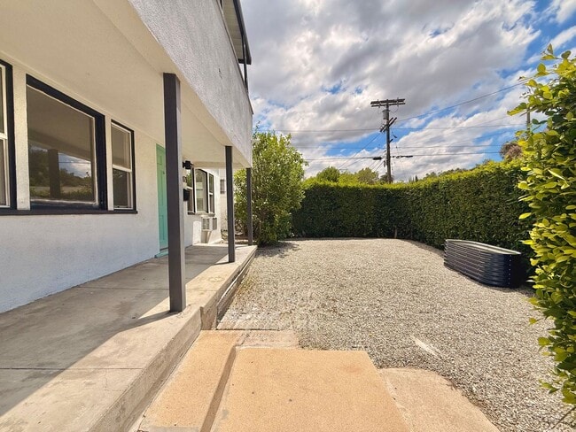 Building Photo - 2471 W Ave 32
