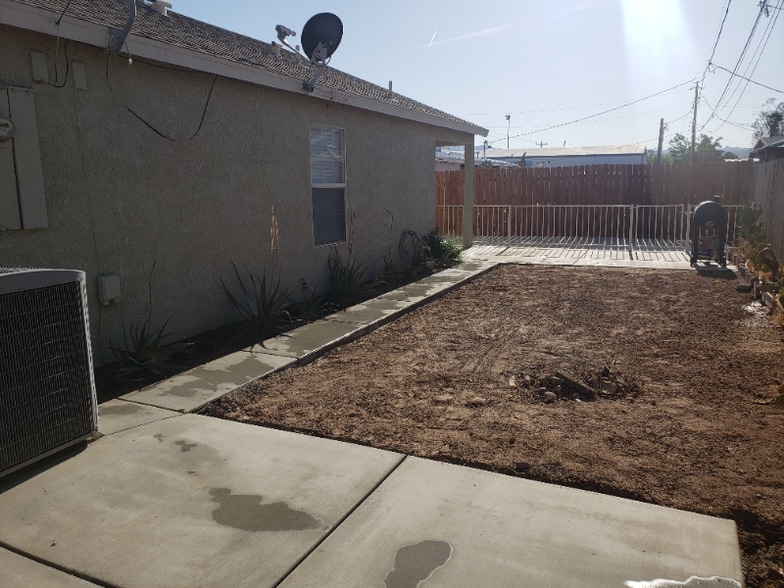 Building Photo - 911 Riverview Dr