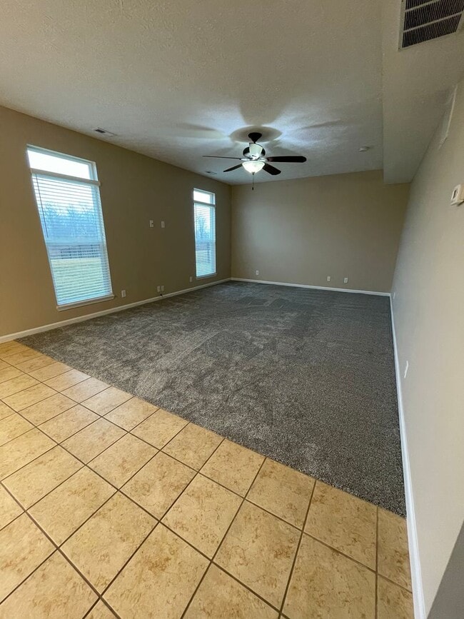 Building Photo - Beautiful 4 Bedroom Single Family Home - Harrison School District