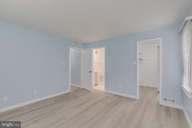 Building Photo - 1929 The Woods II