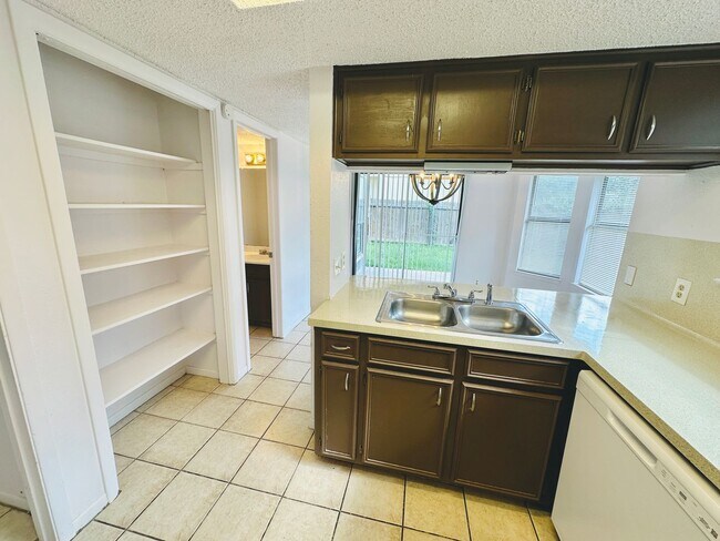 Building Photo - 152 RIDGE