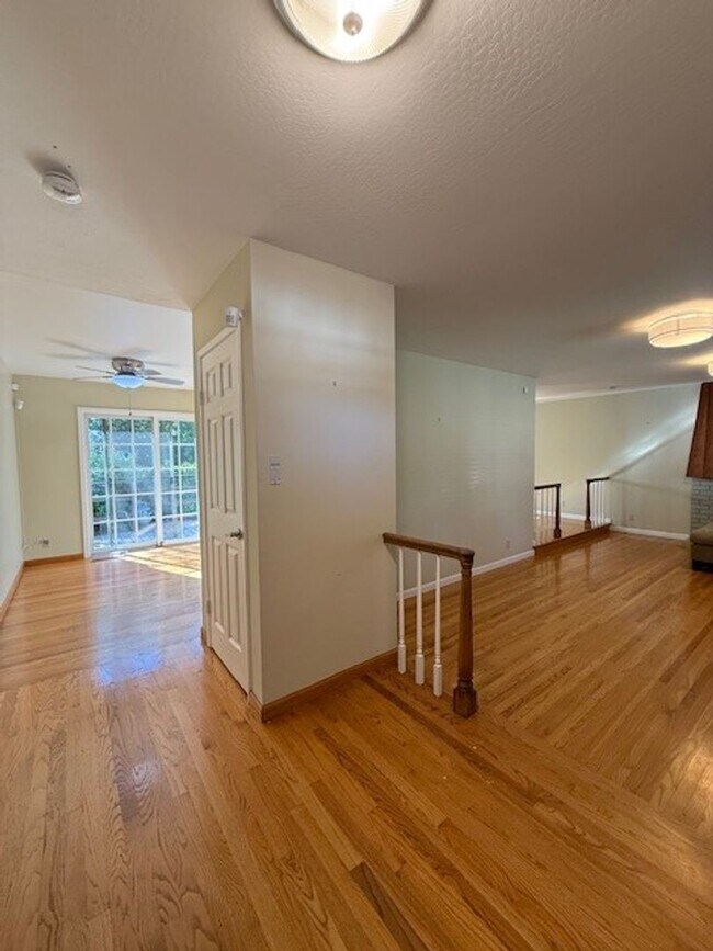 Building Photo - Beautiful 4 Bedroom 2.5 Bath Home in Montevideo Community