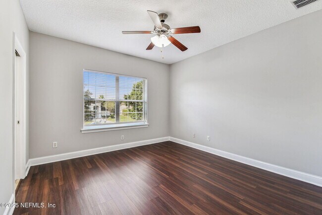 Building Photo - 263 Stonewell Dr