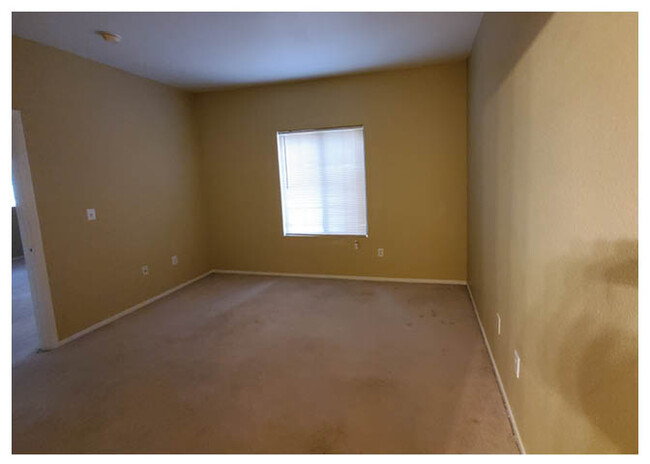 Building Photo - 2031 Hussium Hills St