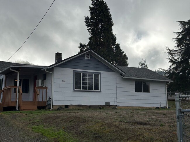 Building Photo - 3-bedroom 1 bath Home in Country Setting