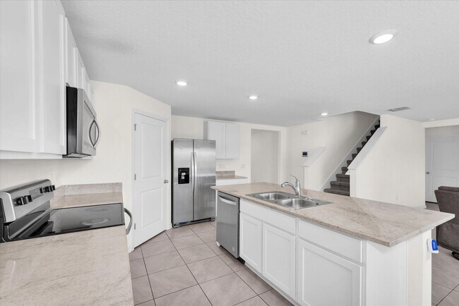 Building Photo - Available now in Wimauma | Spacious 5BR Home with 2,600+ Sqft