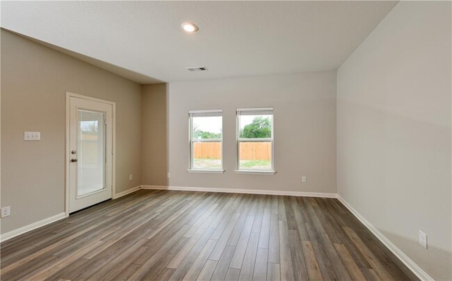 Building Photo - 524 Republic Dr