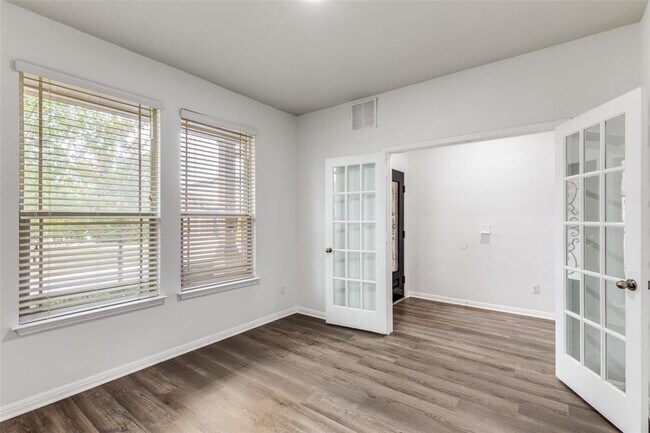 Building Photo - 10805 Owyhee Vw