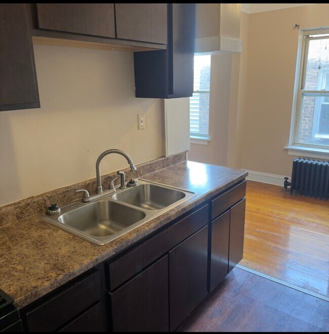 Building Photo - 8054 s Hermitage