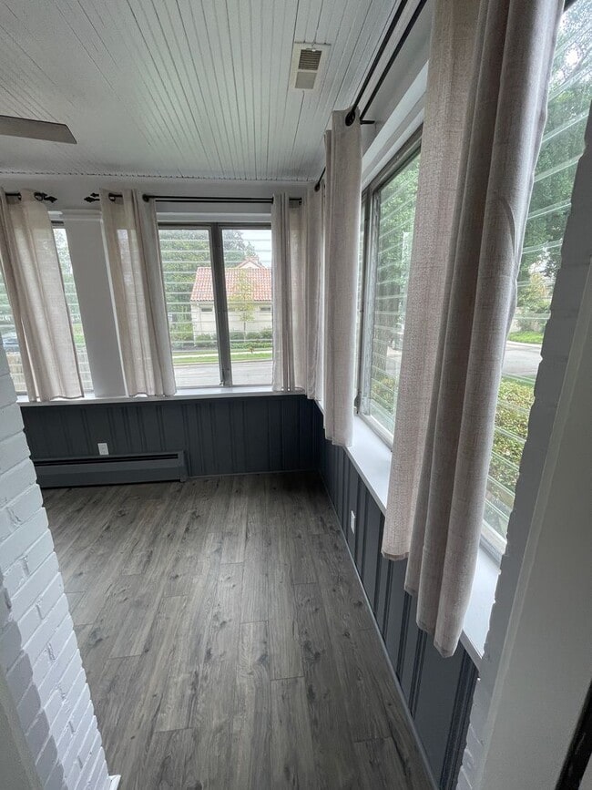 Building Photo - Charming Brick Cape in Colonial Place