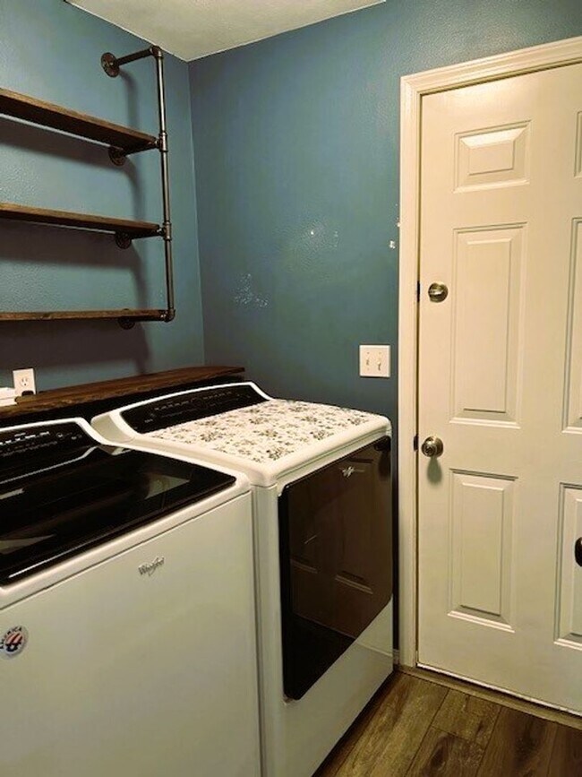 Building Photo - Available Mid January