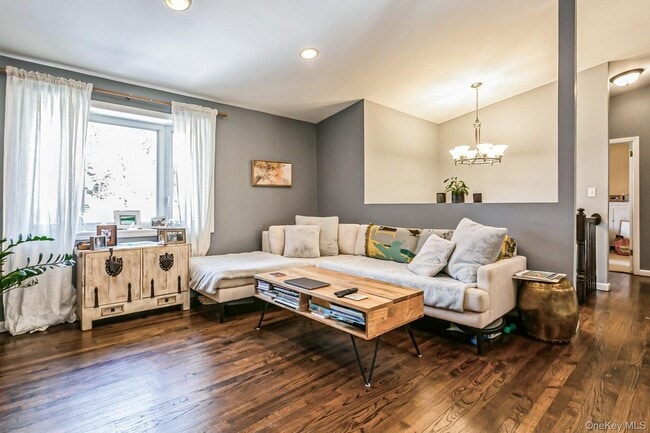 Building Photo - 33 Brookside Pl