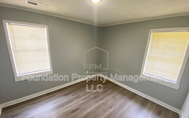 Building Photo - 1748 Benning St