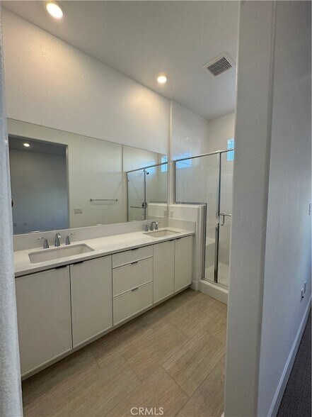 Building Photo - 436 Loon