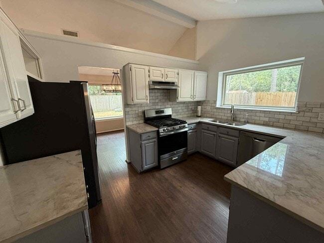 Building Photo - 36 Silver Elm Pl
