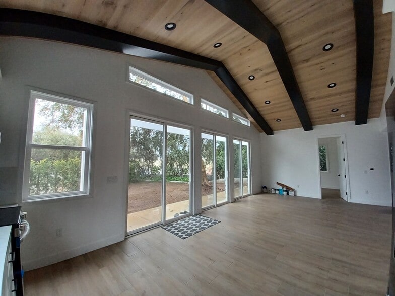 Building Photo - 319 E Ramona St