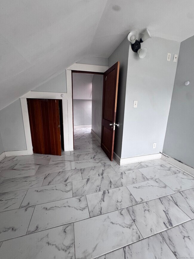 Building Photo - 62 Marne St