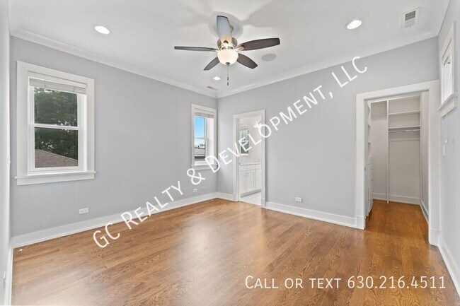 Building Photo - 2326 N Greenview Ave
