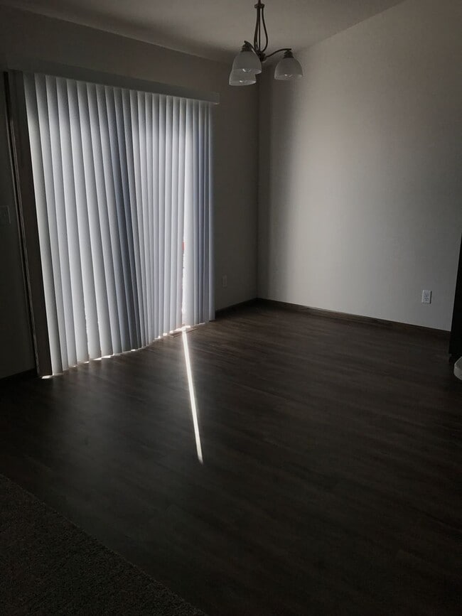 Building Photo - 3 Bed 2 Bath Twin Home