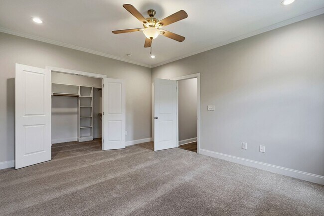 Building Photo - 573 Circle Dr