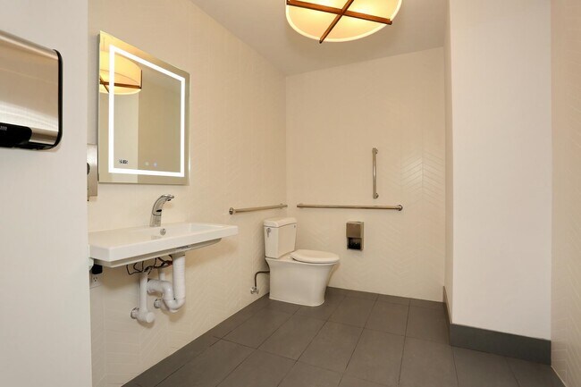 Building Photo - 389 Washington St