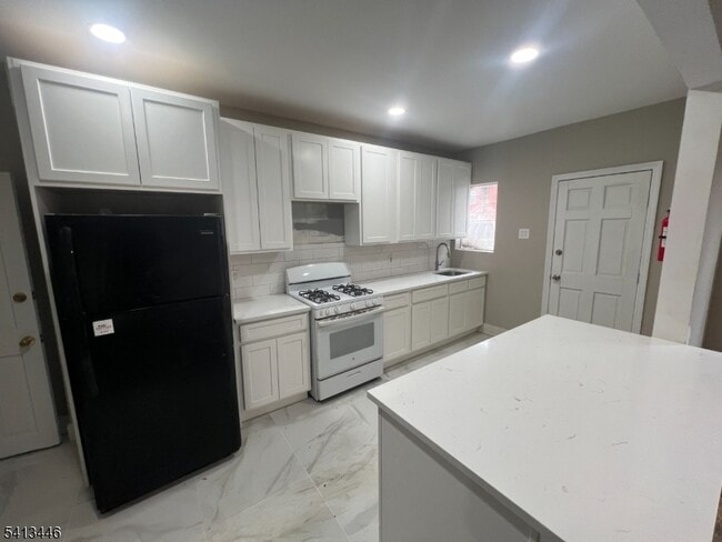 Building Photo - 218 S 11th St