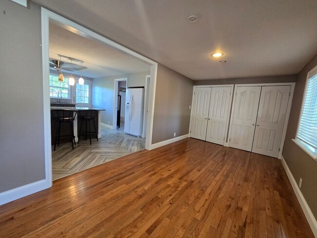 Building Photo - Cute 2 Bedroom Home with Country Feel