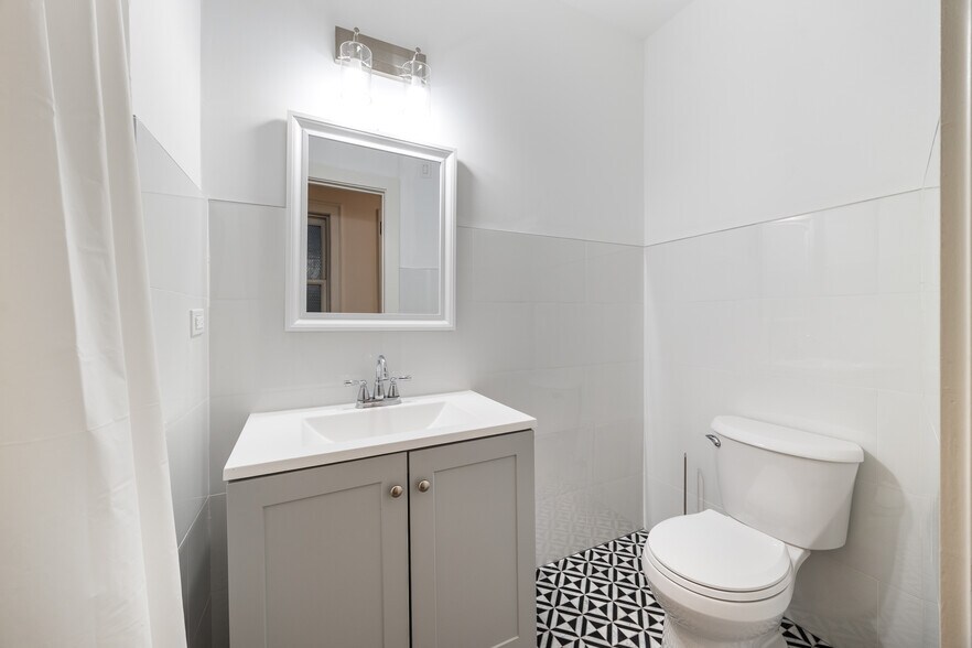 Building Photo - 721 Foster St