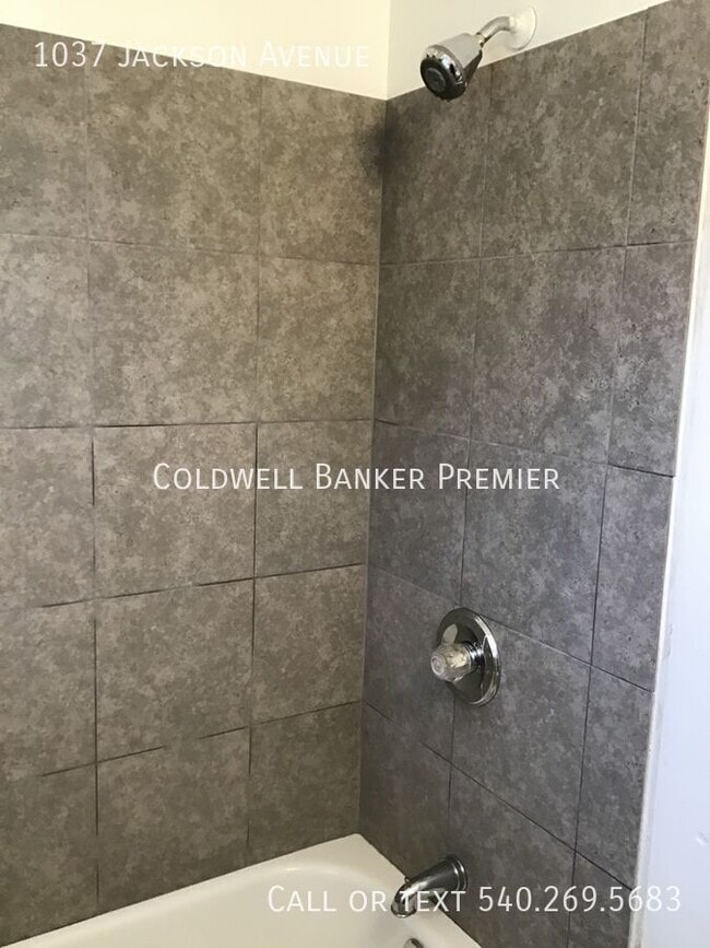 Building Photo - 1037 Jackson Ave