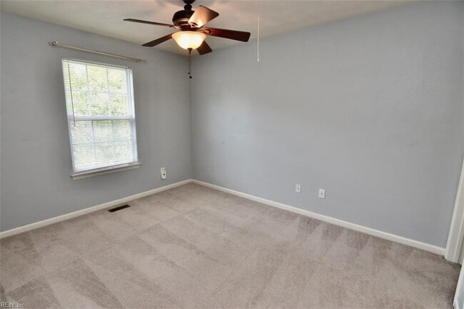 Building Photo - 145 Horse Run Dr