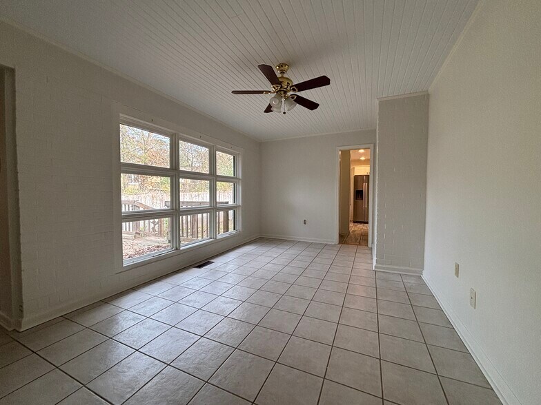 Building Photo - 2100 Durwood Rd